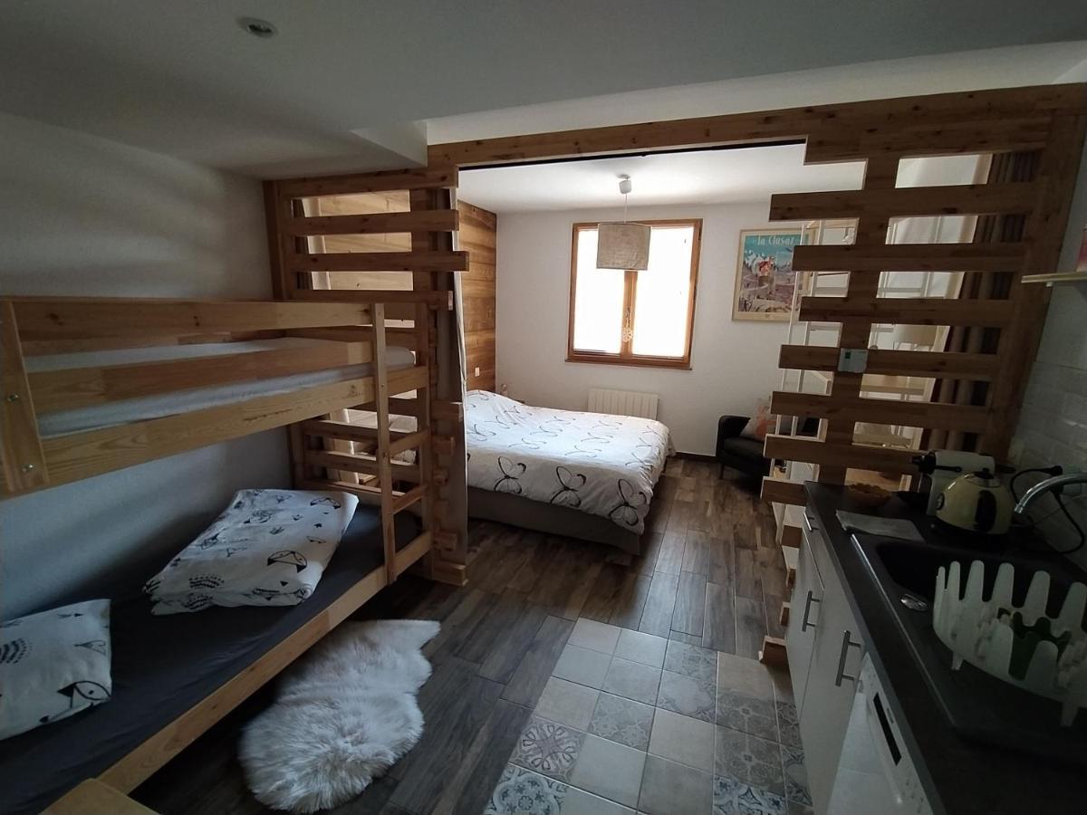 Chez Alphonse Apartment Thones Ngoại thất bức ảnh