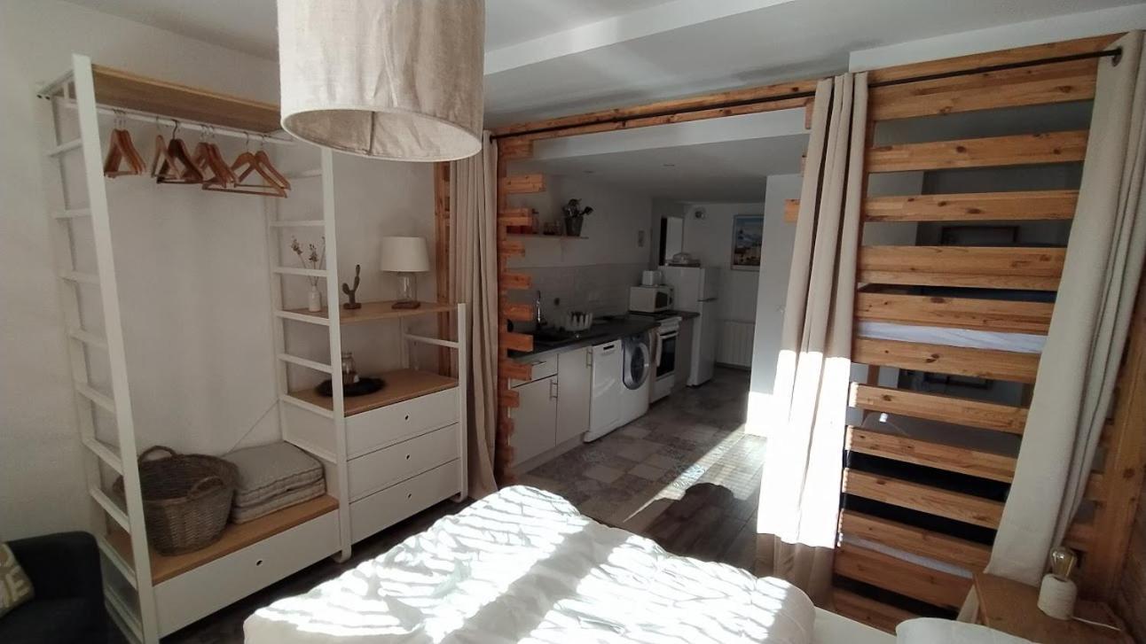 Chez Alphonse Apartment Thones Ngoại thất bức ảnh