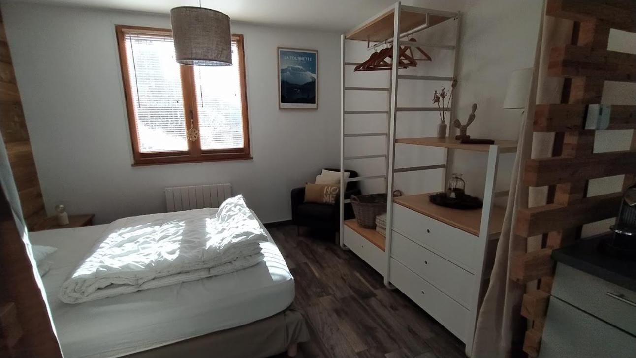 Chez Alphonse Apartment Thones Ngoại thất bức ảnh